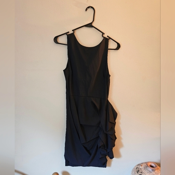 Alice + Olivia Ruffle Detail Dress - Picture 2 of 10